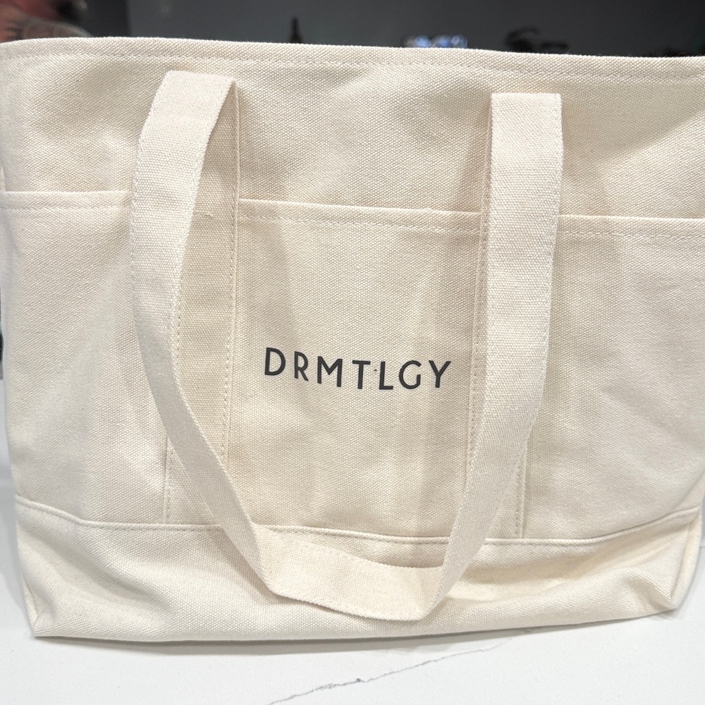 DRMTLGY Teal Box Accessories Gift Set Mug Water Bottle Foot Cream Tote Hair Clip - Picture 7 of 7